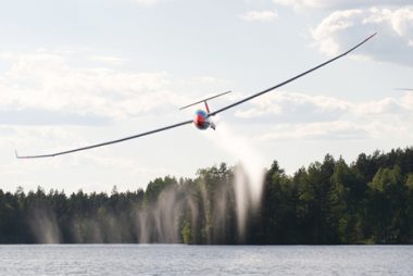 Gliders finishing competition at top speed